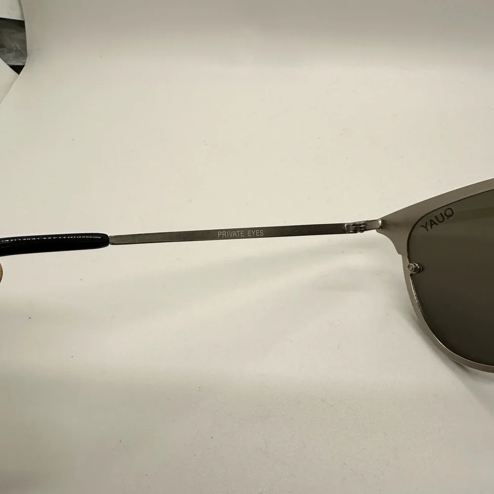 Quay Private Eyes Sunglasses Gunmetal‎ Mirror Lenses with case